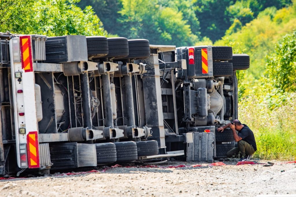 Truck accident in California kills 4