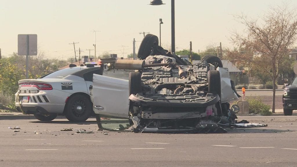 Vehicle rollover leaves 10 injured in California