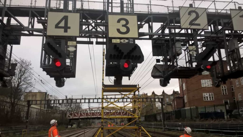 What information do train engineers get from signal lights?